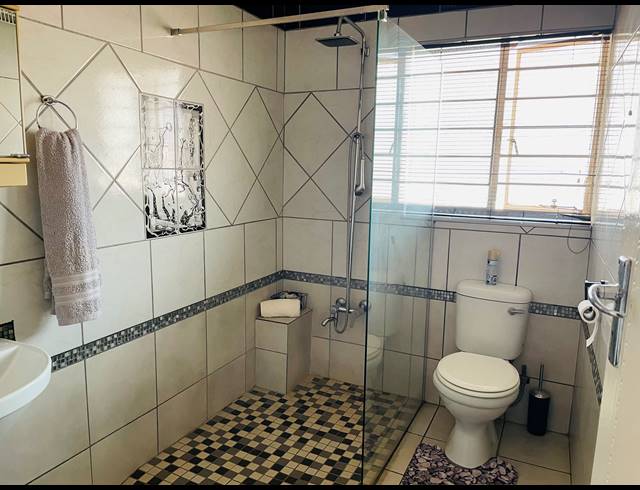 4 BEDROOM FREEHOLD FOR SALE IN DERSLEY